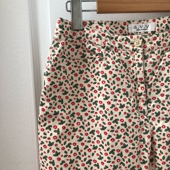 Floral Mid Rise Vintage Capris - Picture 2 of 4